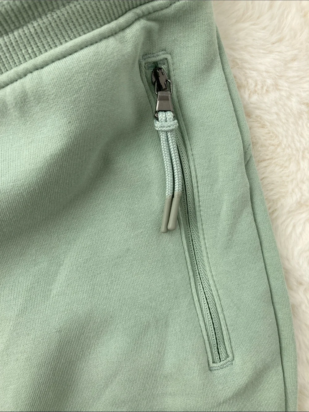 SALE! 50% Off Old Navy Kids Sage Green Zip-Pocket Jogger Sweatpants Size L 10-12